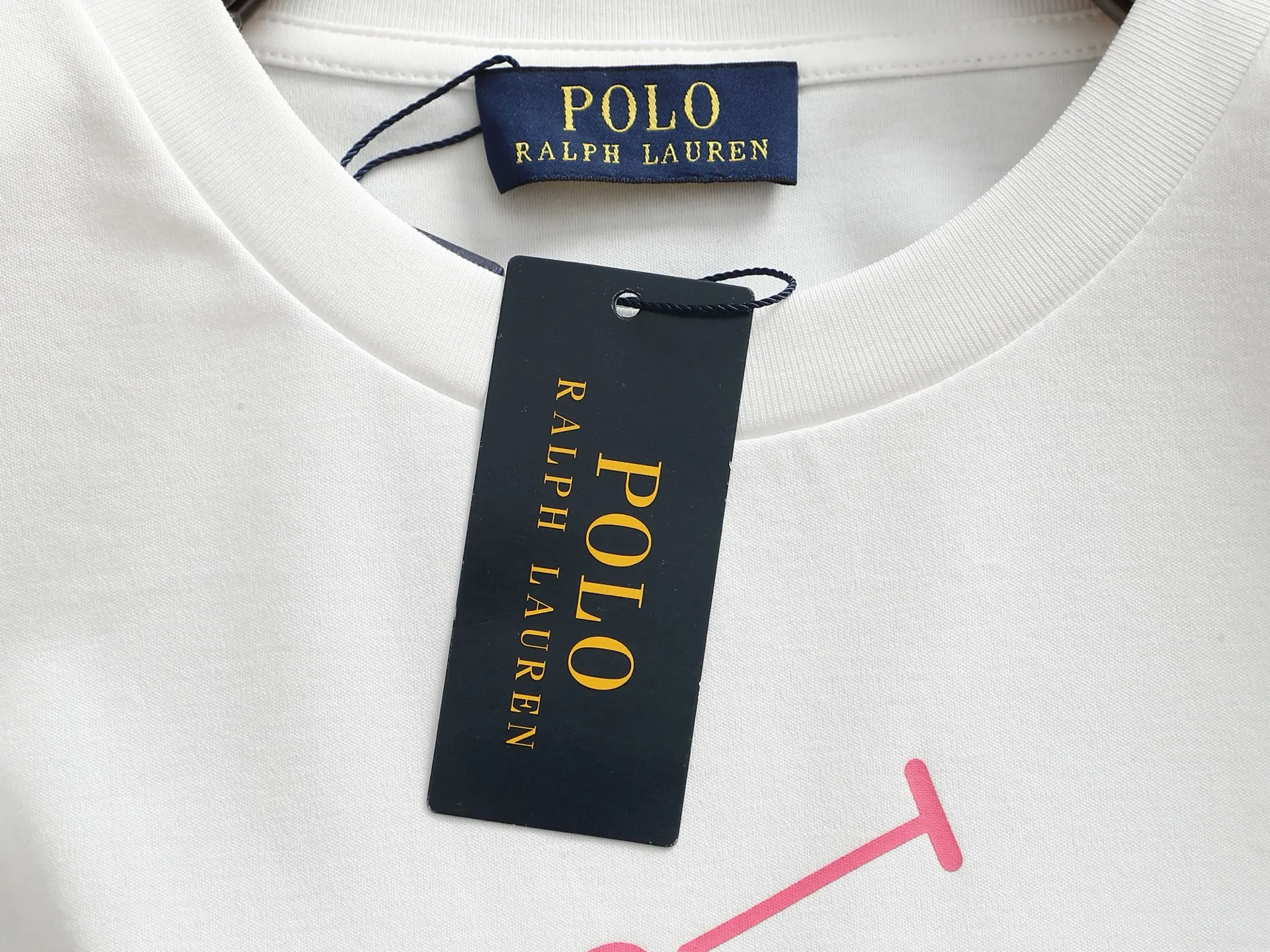 P150 Classic women's short-sleeved T-shirt. Exclusive custom-woven and dyed pure cotton material. Soft and comfortable. The latest brick cabinet synchronization for spring and summer. Pure cotton liquid ammonia mercerized cotton fabric, printing technology. Color: black, white. Size: S M L